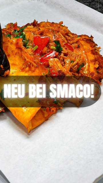 Der neue Chicken Taco mit Pulled Chicken, Käse, Zwiebeln, Tomaten und Koriander